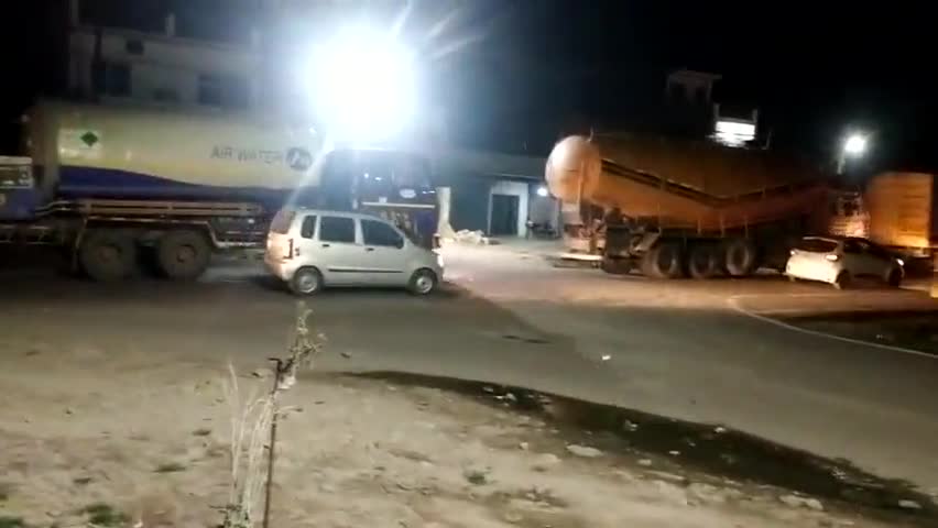 कान्हा चौराहा मुंशीगंज से रायबरेली के मामा चौराहे तक लगा लंबा जाम यात्री परेशान।यातायात की खुली पोल।जिम्मेदार मौन।#jaam