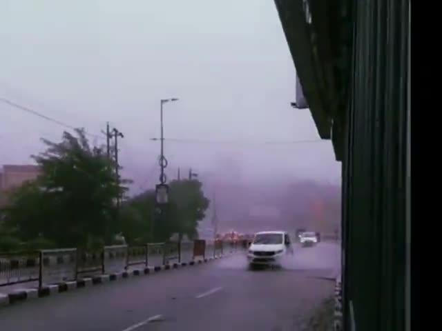 हुज़ूर: राजधानी भोपाल में सोमवार को हुई जबरदस्त बारिश।
#Bhopal_News #Rain_in_Bhopal #Mp_News