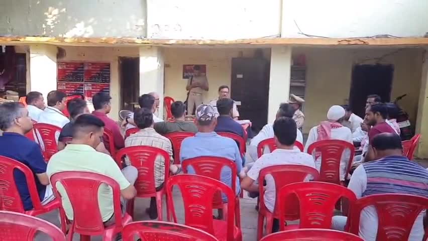 थाने में हुई पीस कमेटी की बैठक 
#पुलिस #बैठक #बकरीद