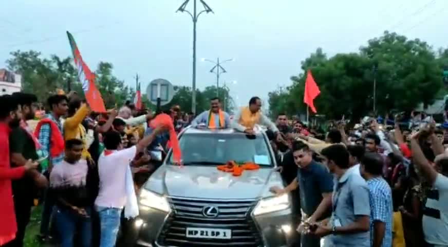 आज कटनी आगमन पर भाई-बहनों ने जो आत्मीय स्वागत किया, उसके लिए हृदय से आभार प्रकट करता हूं। #जीतेंगे_बूथ_जीतेगी_भाजपा