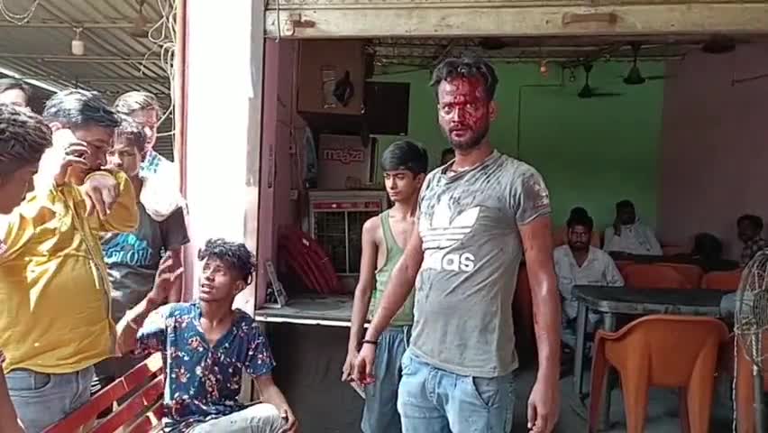 खलीलाबाद: ई रिक्शा चालक और ढाबे कर्मी ने खेला खूनी खेल मामला #खलीलाबाद के #मेहदावल #बाईपास का है।