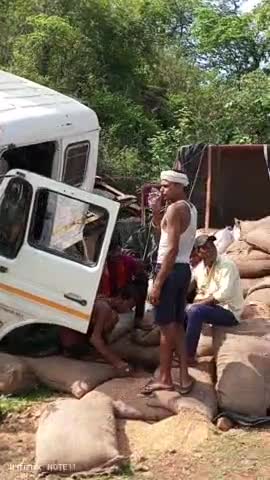गुनौर: #pannanews #amanganjghati #acccident #bhairavghati