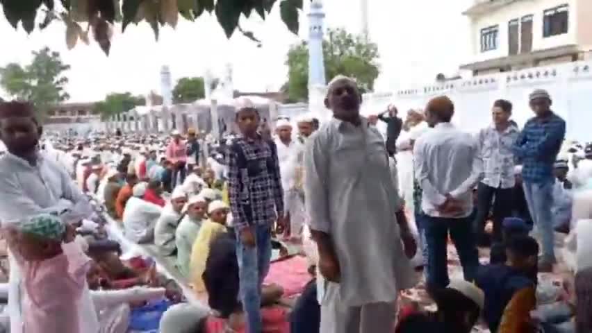 सहसवान: नगर सहसवान के बड़ी ईदगाह पर पढ़ी गई बकरीद की नमाज, देश में अमन चैन व सलामती की मांगी गई दुआएं #बकरीद
