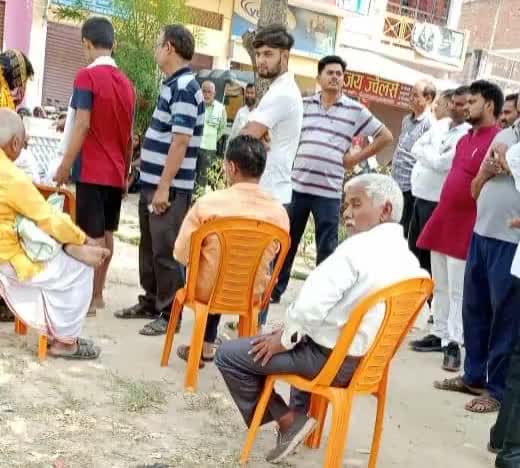 रूधौली विधान सभा क्षेत्र के कोइलसा के रोजगार सेवक  श्री सत्यदेव मिश्र बबलू जी  का आज रात आक्समिक निधन हो जाने पर पहुंचकर शोक संवेदना व्यक्त किया ।
 ईश्वर दिवंगत आत्मा को अपने श्रीचरणों में स्थान दें ।।

                      आपका #जितेन्द्र
