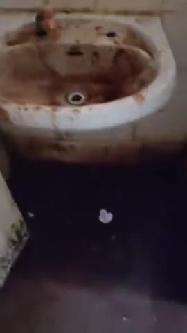 विजयराघवगढ़ सरकारी अस्पताल मे शौचालय मे गंदगी के कारण कीड़े पैदा हो रहे हैं #civilhospital
#mp