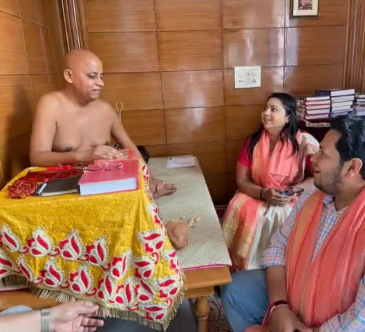 राष्ट्र संत श्वेत पिच्छाचार्य श्री 108 विद्यानंद जी मुनिराज अंतेवासी पट्टशिष्य राष्ट्रगुरू परम्पराचार्य श्री प्रज्ञसागर जी मुनिराज जी को आज श्रीफल भेंट किया एवं आशीर्वाद प्राप्त किया ।🙏🚩
#GuruPurnima 
#गुरु_पूर्णिमा