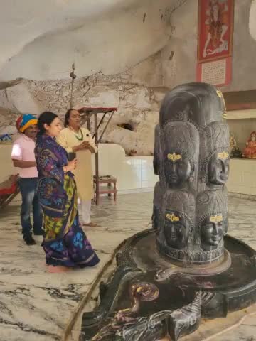 पावनधाम विराट नगर में भगवान शिव के एकादश स्वरूप रुद्र रूप के दर्शन किए।
#viratnagar
#विराटनगर