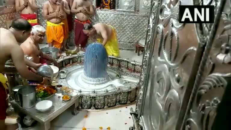 #श्रावण_मास (सावन) प्रारम्भ होने पर सभी शिव भक्तों को शुभकामनाएं।
पूरे माह उपवास कर साधना करने वाले सभी सनातनी उपासकों को प्रणाम करता हूँ।
#महादेव की कृपा से आपकी साधना सफल हो और सभी मनोकामना पूरी हों।