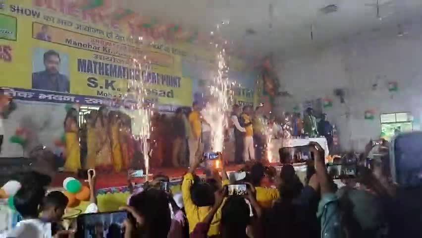 #आरा संस्कृत भवन मे एक #science show का भाभ्य, दृशय दिखाया गया! #जिसमे आरा के #शिक्षक ने करवाये.....!!