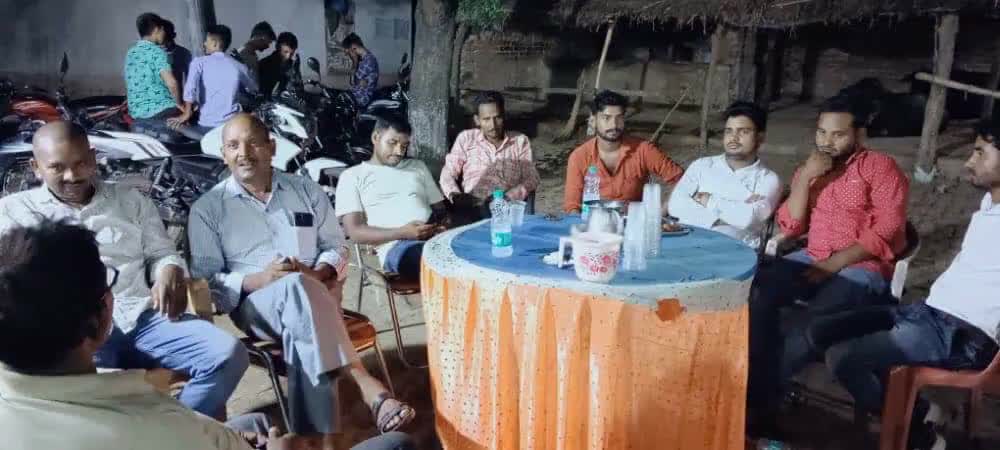 रूधौली विधान सभा क्षेत्र के ग्राम पंचायत अमरौली शुमाली के टोला चिरैयाडाड में भाई प्रधान विकास यादव प्रधान   के माता जी के ब्रम्हभोज के कार्यक्रम में शामिल होकर श्रद्धा सुमन अर्पित किया  ।

                      आपका #जितेन्द्र_यादव