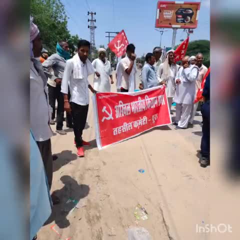 आज चुरू जिला मुख्यालय पर किसानों ने धरना प्रदर्शन किया! और क्रॉप कटिंग की गुहार लगाई सरकार से
#churulive #churu