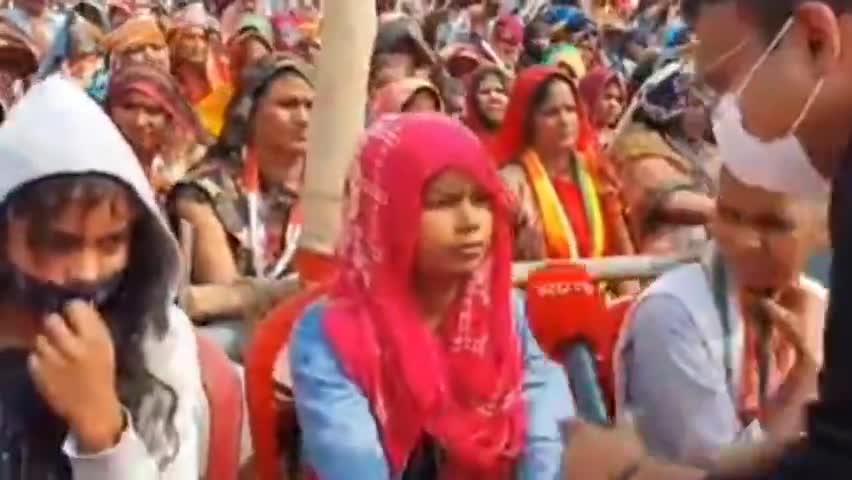 #मध्यप्रदेश_के_इंदौर_जिले में #नेहरू_स्टेडियम में बीजेपी और कांग्रेस के कार्यकर्ताओं की उमड़ी भीड़