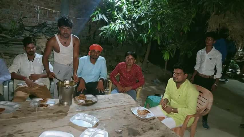 कल क्षेत्र में श्री राम बिलास मौर्य जी के यहां जन्मोत्सव के कार्यक्रम में शामिल होकर शुभकामनाएं दिया ।

                      आपका #जितेन्द्र_यादव
                           जिला सचिव
                      समाजवादी पार्टी बस्ती