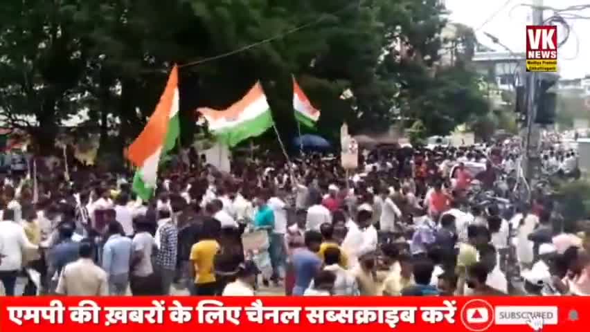 जबलपुर में कांग्रेस प्रत्याशी जगतबहादुर सिंह अन्नू 40 हजार वोटो से आगे 
कांग्रेस कार्यकर्ता का उनके घर के बाहर जश्न
#madhyapradeshh