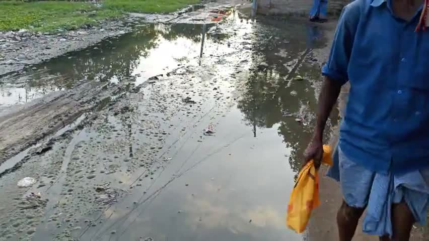 कोईलवर: @ कोईलवर प्रखण्ड अन्तर्गत गीधा पंचायत  के गीधा गाँव के वार्ड नंबर 6 में रोड कि बहुत ख़राब स्थिति हो चूकी है@#By sunil ji