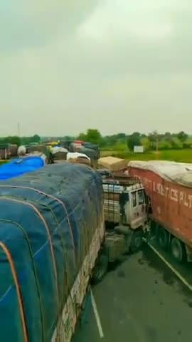 watch the road crowd
#road #travels #drive 
Thankyou India Thanks to Public App , Parwez Sir 9931481554