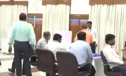 उत्तर प्रदेश के मुख्यमंत्री योगी आदित्यनाथ ने लखनऊ में नए राष्ट्रपति के चुनाव के लिए वोट डाला।

#PresidentialElections 
#MyogiAdityanath
#DraupadiMurmu #DraupadiMurmu