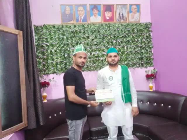 जय जवान |   जय किसान |   जय मजदूर |
#भारतीय_किसान_मजदूर_यूनियन-दशहरी जिंदाबाद |
माननीय राष्ट्रीय अध्यक्ष #मनीष_यादव जी जिंदाबाद |
आज दिनांक 19 जुलाई को #मोहम्मद_साहिल जी को जिला उपाध्यक्ष के पद पर मनोनीत किया गया |  
जिस में मौजूद रहे |
