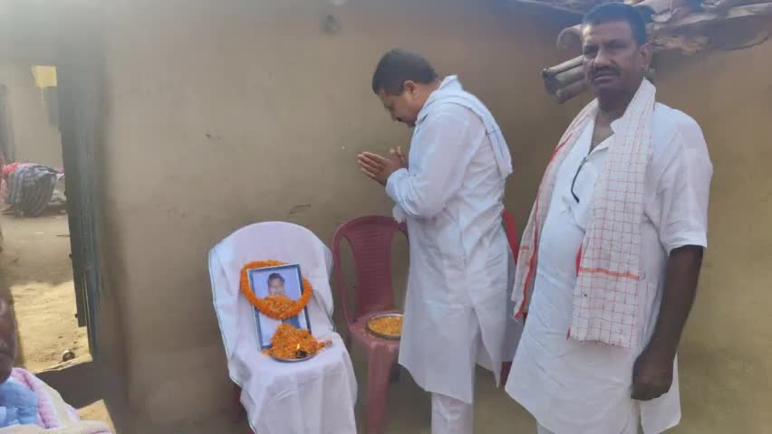 पिपरा प्रखंड अंतर्गत बरदाग गांव निवासी भरत शर्मा जी के पुत्र स्व. अनुग्रह शर्मा जी के ब्रह्मभोज कार्यक्रम में शामिल होकर श्रद्धांजलि अर्पित किया। ईश्वर दिवंगत आत्मा को अपने श्री चरणों में स्थान दें।
 ॐ शांति 🙏
#किसानब्रिगेड #मोहम्मदगंज