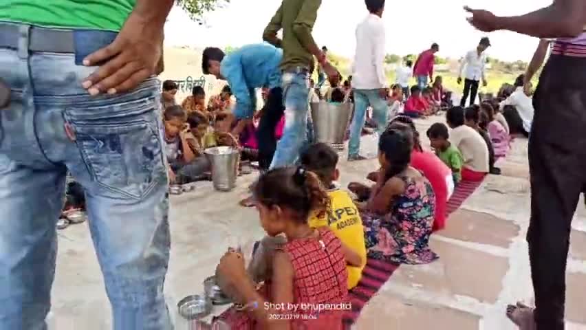 Aaj hamare chote se gaon me ham logo ne salana bhandara poord huaa jay shiv sankar jay gormata di#vaishalinews #aaj_tak