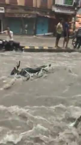 Floods in Gujarat and Maharashtra
#publicap #publicssaluteswoman 
#floodailrt #maharanapartapvicharmanch