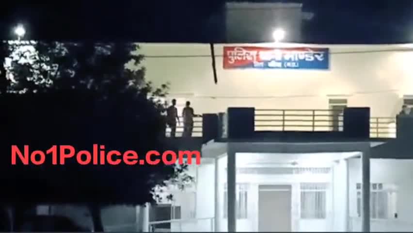 भांडेर देशभक्ति-जनसेवा का अनूठा नजारा:चुनाव के बाद थकान उतारते पुलिसकर्मी,थाने में टकराए जाम
#datia #narottammishra #bjp