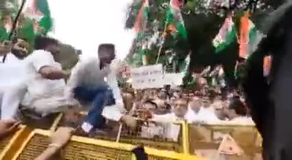 चंडीगढ़

चौधरी भूपेंद्र हुड्डा के नेतृत्व में चंडीगढ़ में कांग्रेस का प्रदर्शन
#सत्य_साहस_सोनिया_गांधी