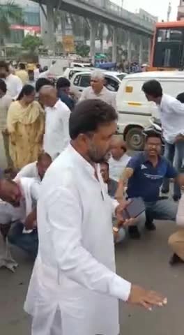 तानाशाही में वो ताकत नहीं जो लोकतंत्र को दबा पाये,
भाजपा में वो दम नहीं जो सोनिया जी और कांग्रेस को ED से डरा पाये...
#SoniaGandhi #सत्य_साहस_सोनिया_गांधी #Congress #EnforcementDirectorate