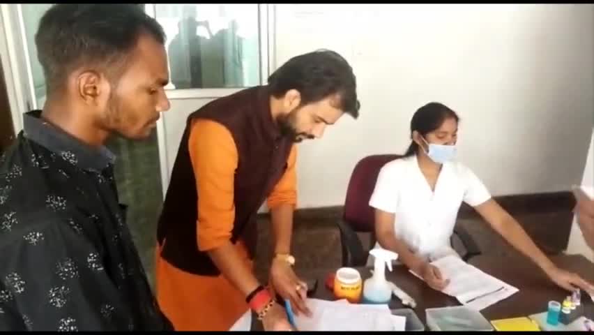 किसी की जान बचाने के उद्देश्य से #रामगढ़_बचाओ_संघर्ष_समिति द्वारा संचालित #ब्लड_डोनर_ग्रुप रामगढ़ जिला के सदस्य "रवि महतो" जी ने #ब्लड_बैंक_रामगढ़ में ब्लड डोनेट किया।
---
#BloodDonorGroup #RBSS
#आपके_लिए_आपका_पुटूस #ApkeLiyeApkaPutush