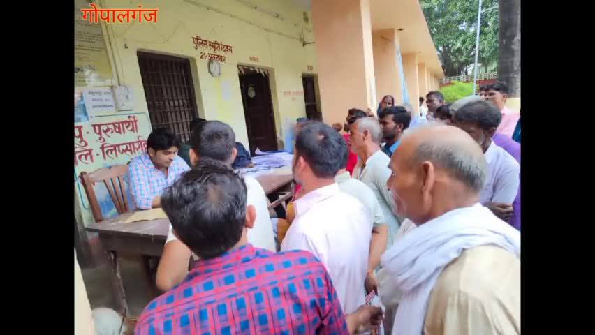 #बैकुंठपुर# थाना परिसर में सीओ की अध्यक्षता में की गई जनता दरबार का आयोजन@