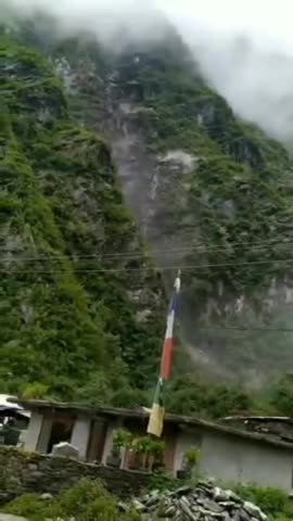 मानसूनी बारिश लाती है आफत.. देखिये दिल दहला देने वाला लैंड स्लाइड की डरावनी तस्वीरें

#monsoon #viral