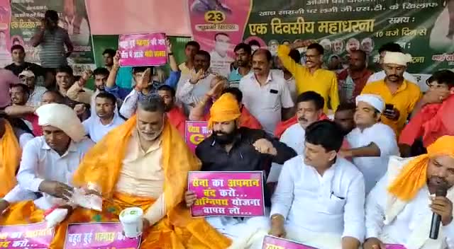 रोको मंहगाई बांधो दाम
नहीं तो होगा चक्का जाम...
#जन_सेवक_अमरनाथ #जन_अधिकार_युवा_परिषद्