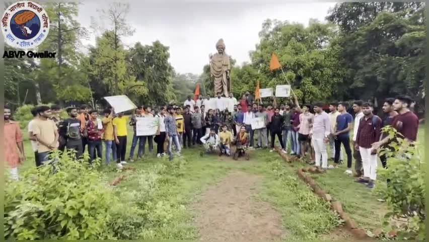 विकासार्थ विद्यार्थी ग्वालियर महानगर इकाई द्वारा #MissionPlantation के तहत स्वामी विवेकानंद पार्क में फलदार पौधे रोपित किए गए जिसमें अभाविप के राष्ट्रीय मंत्री गजेन्द्र सिंह तोमर विशेष रूप से उपस्थित रहे।