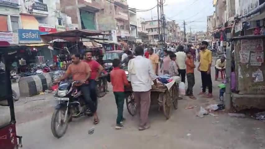मुरैना नगर: रविवार को भी हाथ ठेला बालों को चौराहे पर नही बेचने दे रही पुलिस
#morenanews