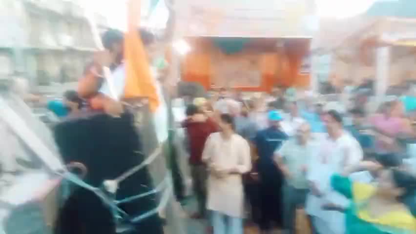 सरसावा में बीजेपी विधायक और चेयरमैन ने कावडियो पर फूल बरसाये #sarsawa #कावड़ #bjpup