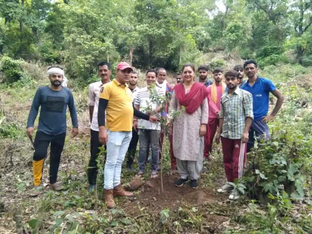 कारगिल विजय दिवस #पौधा रोपण करते हुऐ