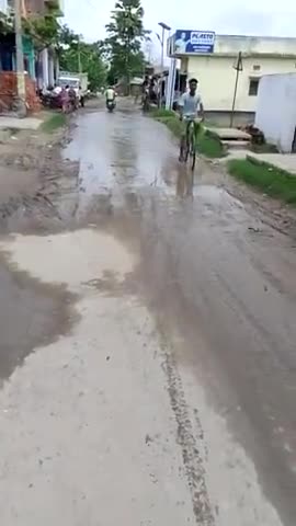 यह विकास की एक तस्वीर देखिए यह तस्वीर है मढौरा विधानसभा क्षेत्र अंतर्गत ग्राम पोस्ट #मुबारकपुर_पुरानी_बाजार की
                      आखिरकार यह कैसी विकास है