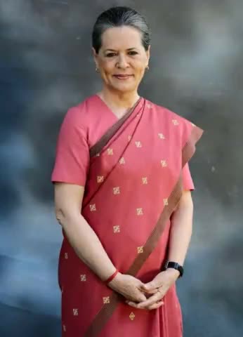 #स्मृति ईरानी आज संसद में कांग्रेस अध्यक्ष श्रीमती #सोनिया गांधी जी से #असंसदीय व्यवहार करके आपने सिर्फ़ एक #महिला को ही नहीं बल्कि देश भर की महिलाओं और सदन की #गरिमा को भी 

#स्मृति_ईरानी_शर्म_करो
