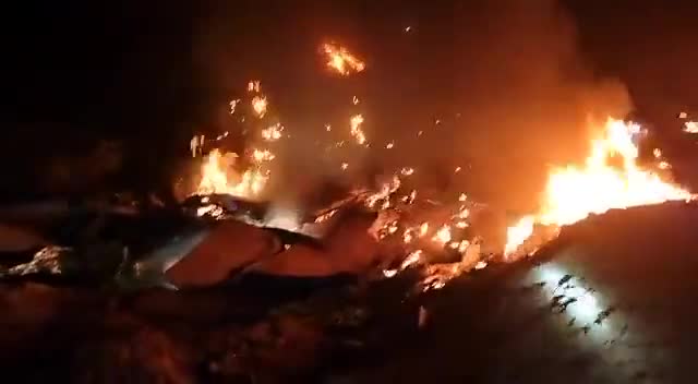 *भारतीय वायुसेना का एक मिग-21 लड़ाकू विमान राजस्थान के बाड़मेर के पास दुर्घटनाग्रस्त हो गया है।
दो पायलट शहीद #airforce