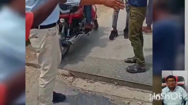 #मेजा #प्रयागराज। #बरसैता नाले पर बना पुल #क्षतिग्रस्त होने से आए दिन #हादसे हो रहे हैं, #जिम्मेदार बने #मूक #दर्शक।