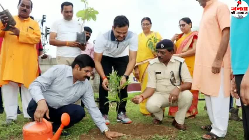 नरसिंहपुर: कलेक्टर श्री रोहित सिंह जिला मुख्यालय पर ओपन जेल परिसर पौधरोपण किया #नरसिंहपुर