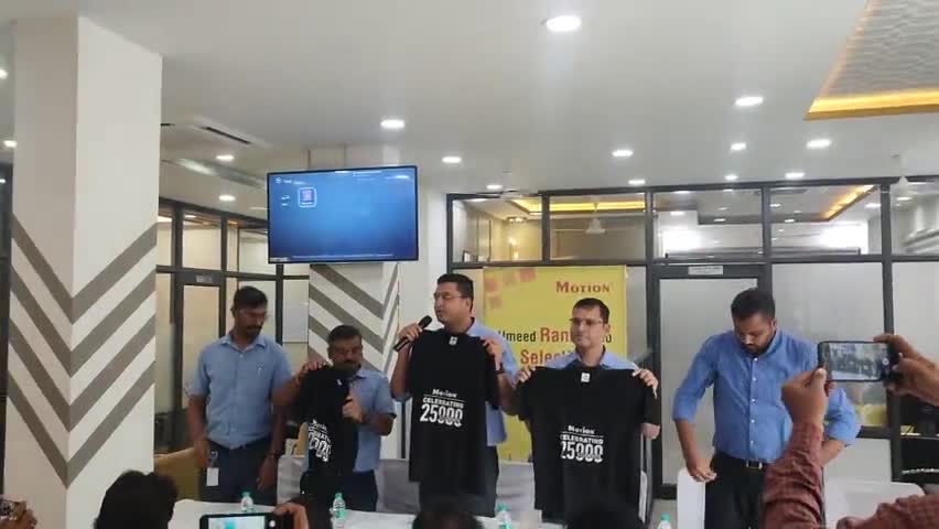लाडपुरा: 36 विद्यार्थियों को मिलेगी 5  लाख की स्कॉलरशिप
यूट्यूब की कमाई स्कॉलरशिप में लगाई 
#motion