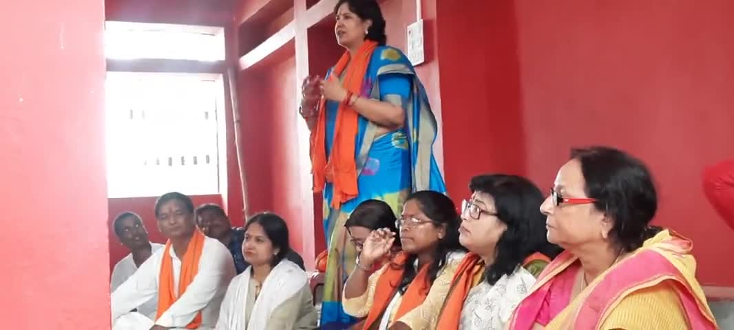 #नीति अनुसंधान राष्ट्रीय प्रभारी करुणा गोपाल ने रामपुर बहेरी ग्राम में सरकार के कार्यों पर अपनी बात रखी रिंकी रानी पांडे