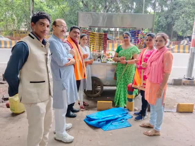 #मनकीबात बूथ संख्या 371 पर और चाय पर चर्चा आगामी कार्यक्रम  #harmantiranga #HarGharTiranga पर ।।

अर्चना शुक्ला 
उपाध्यक्ष काशी क्षेत्र महिला मोर्चा भाजपा
#bjp4india