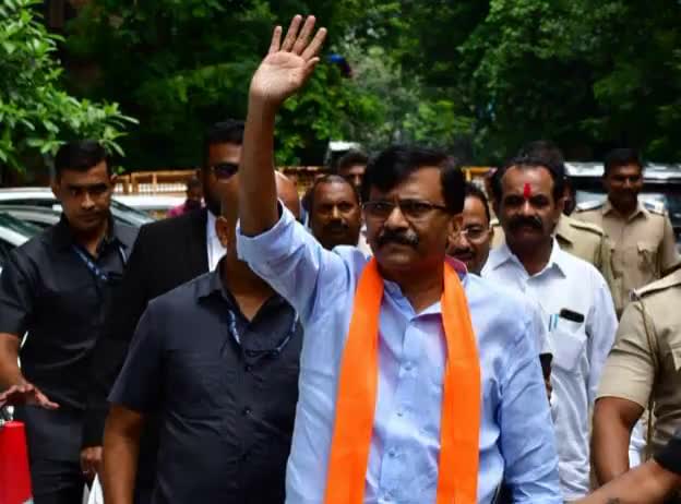 #दिल्ली में बैठी #सरकार को सामने से #आंख दिखाने वाले #शिवसेना के दबंग व #बेबाक #राजसभा सांसद #संजय रावत जी #हिरासत में!