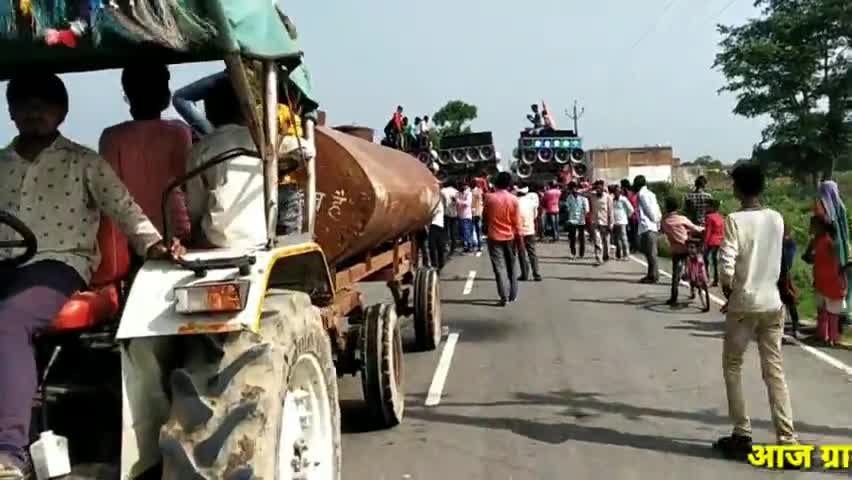 ग्राम टिकरी के कावरिया 3 डीजे के साथ पहुंचे भोलेनाथ के द्वार जोड़ी से चडाया जल  #bholenath #shivshankar  #dj  #Tikari