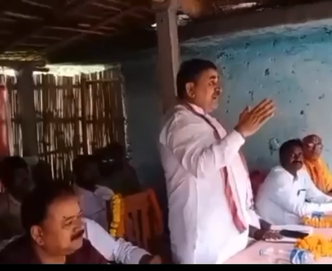 नरेंद्र मोदी #वैक्सीन का #अविष्कार नहीं करते तो आप #ज़िंदा नहीं रहते-भाजपा नेता।
देख रहे हो ना #विनोद कैसे प्रमोशन के लिए बॉस को भगवान बनाया जा रहा हैं।