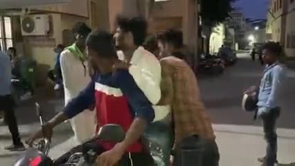 नगर परिषद के ही इंतज़ाम और नगर परिषद की ही लापरवाही। तीज मेले में आवारा साँड़ के आतंक में घायल युवक।
#sikarnews