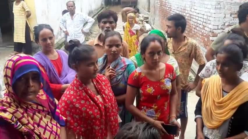 ग्राम अभ्यराजपुर में भोले भक्तो पर चलाई गोली रातभर भोले बैठे थाना भोजीपुरा में किया चालान पुलिस बना रही समझौते का दबाब 
#sspbareilly #spcitybareilly #blypolice #spcitybareilly #igbareilly