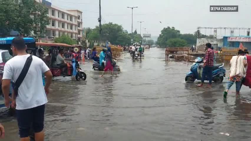 देखिए कैसे नेताओं ने देश को डूबा दिया
#politicalnews #delhi_ncr  #uttarpradesh2022